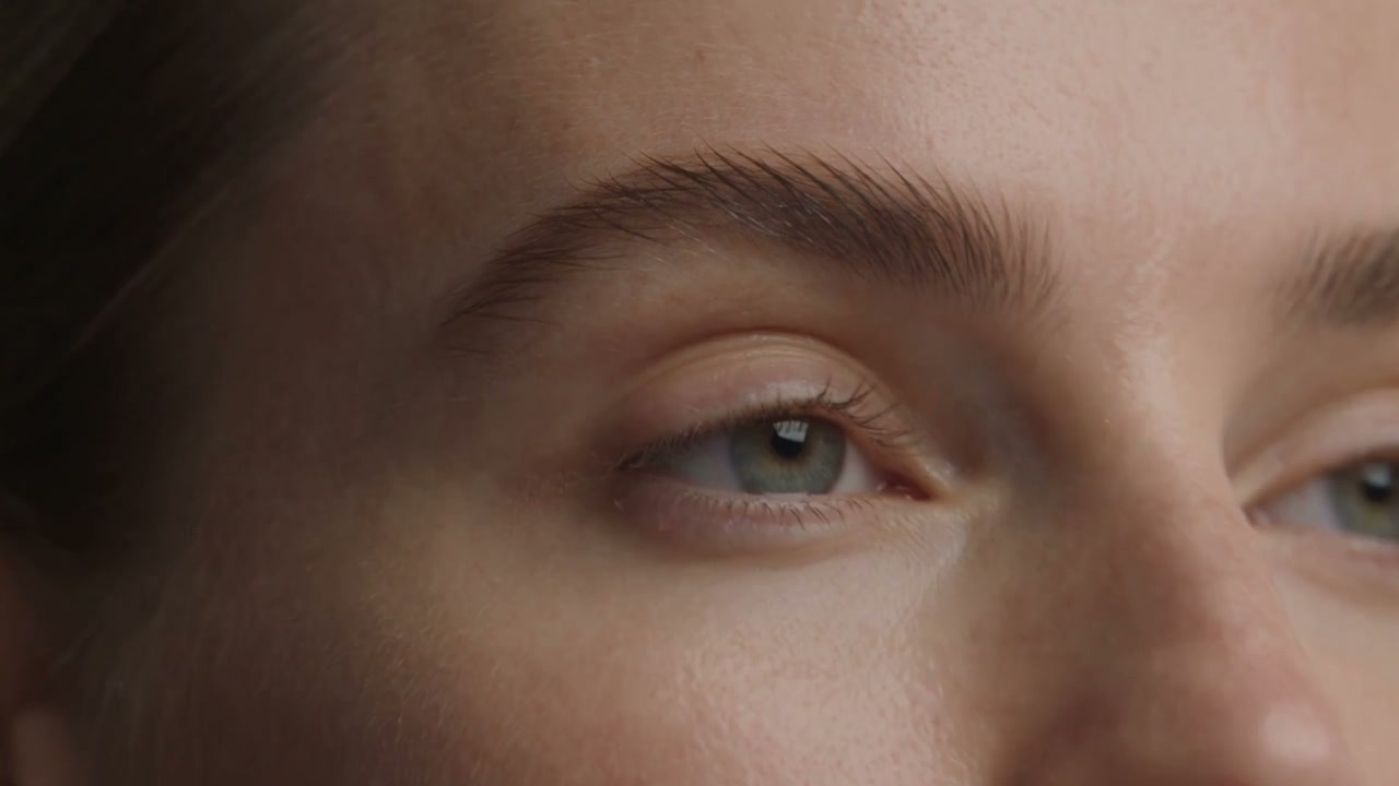 Close portrait of a client, brow sharply in focus